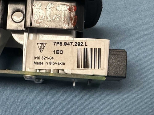 2015-2018 Porsche Cayenne Right Rear Roof Dome Light 7p5947292 OEM 2015-2018 Porsche Cayenne Right Rear Roof Dome Light 7p5947292 OEM