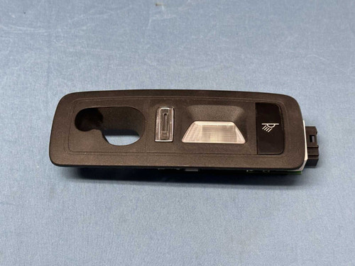 Porsche 2015-2018 Porsche Cayenne Right Rear Roof Dome Light 7p5947292 OEM Porsche 2015-2018 Porsche Cayenne Right Rear Roof Dome Light 7p5947292 OEM