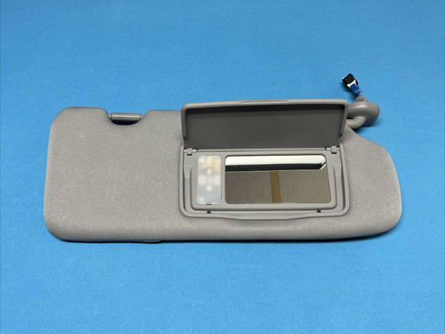 2017 - 2022 Honda Cr-v Right Passenger Sun Visor Illuminated Gray W/ Pocket OEM 2017 - 2022 Honda Cr-v Right Passenger Sun Visor Illuminated Gray W/ Pocket OEM