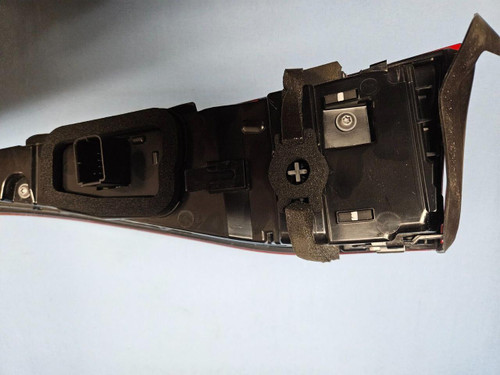 Mercedes-Benz 2021-2024 Mercedes-benz Eqe Suv X294 Rear Center Tail Light Lamp Chipped Oem  Mercedes-Benz 2021-2024 Mercedes-benz Eqe Suv X294 Rear Center Tail Light Lamp Chipped Oem