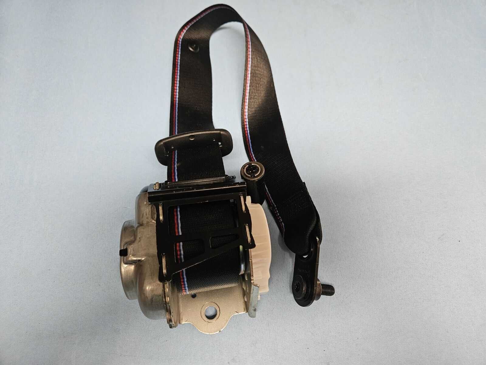 2023–2024 BMW XM Rear Left Seatbelt Retractor Tricolor OEM 2023–2024 BMW XM Rear Left Seatbelt Retractor Tricolor OEM