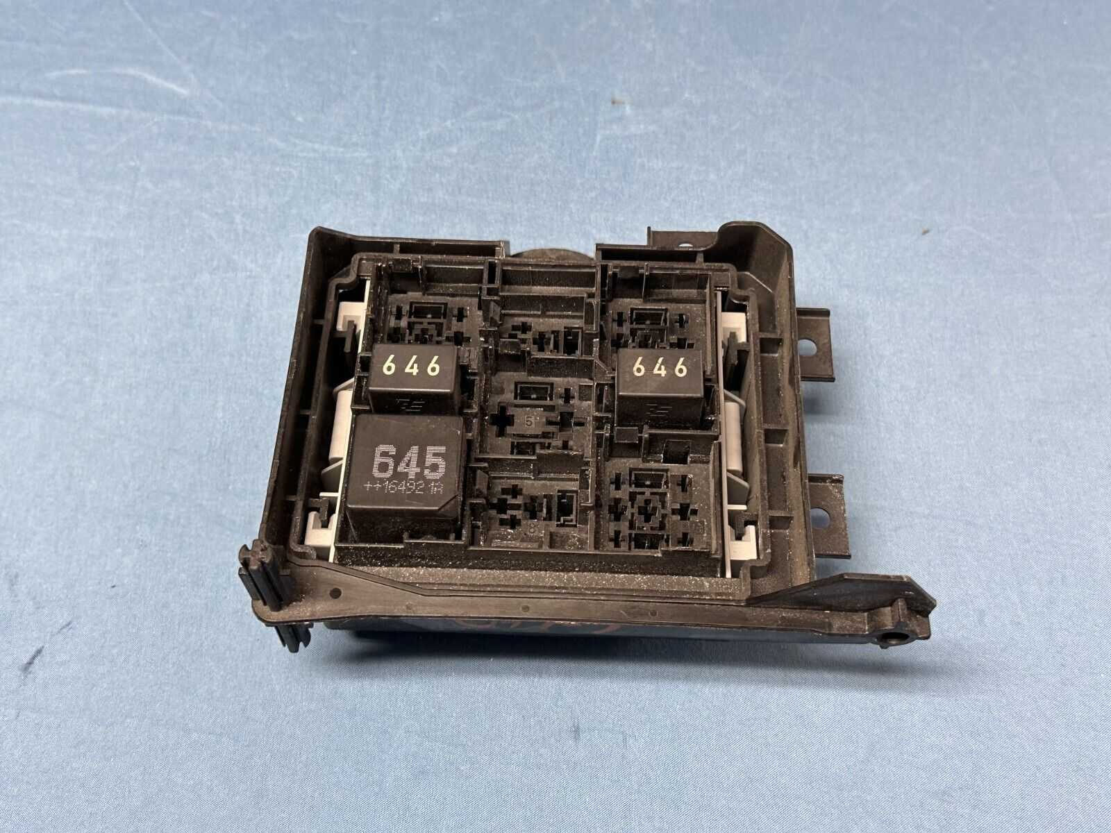 2015-2018 Porsche Cayenne Front Under Dash Cabin Fuse Box 7p0937149 OEM 2015-2018 Porsche Cayenne Front Under Dash Cabin Fuse Box 7p0937149 OEM