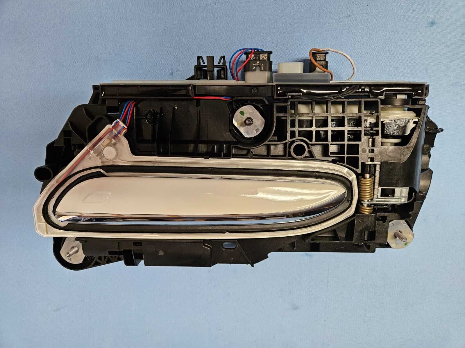 2023-2025 Mercedes-benz Eqs Eqe Suv S Class Rear Left Door Handle Diamond White OEM 2023-2025 Mercedes-benz Eqs Eqe Suv S Class Rear Left Door Handle Diamond White OEM