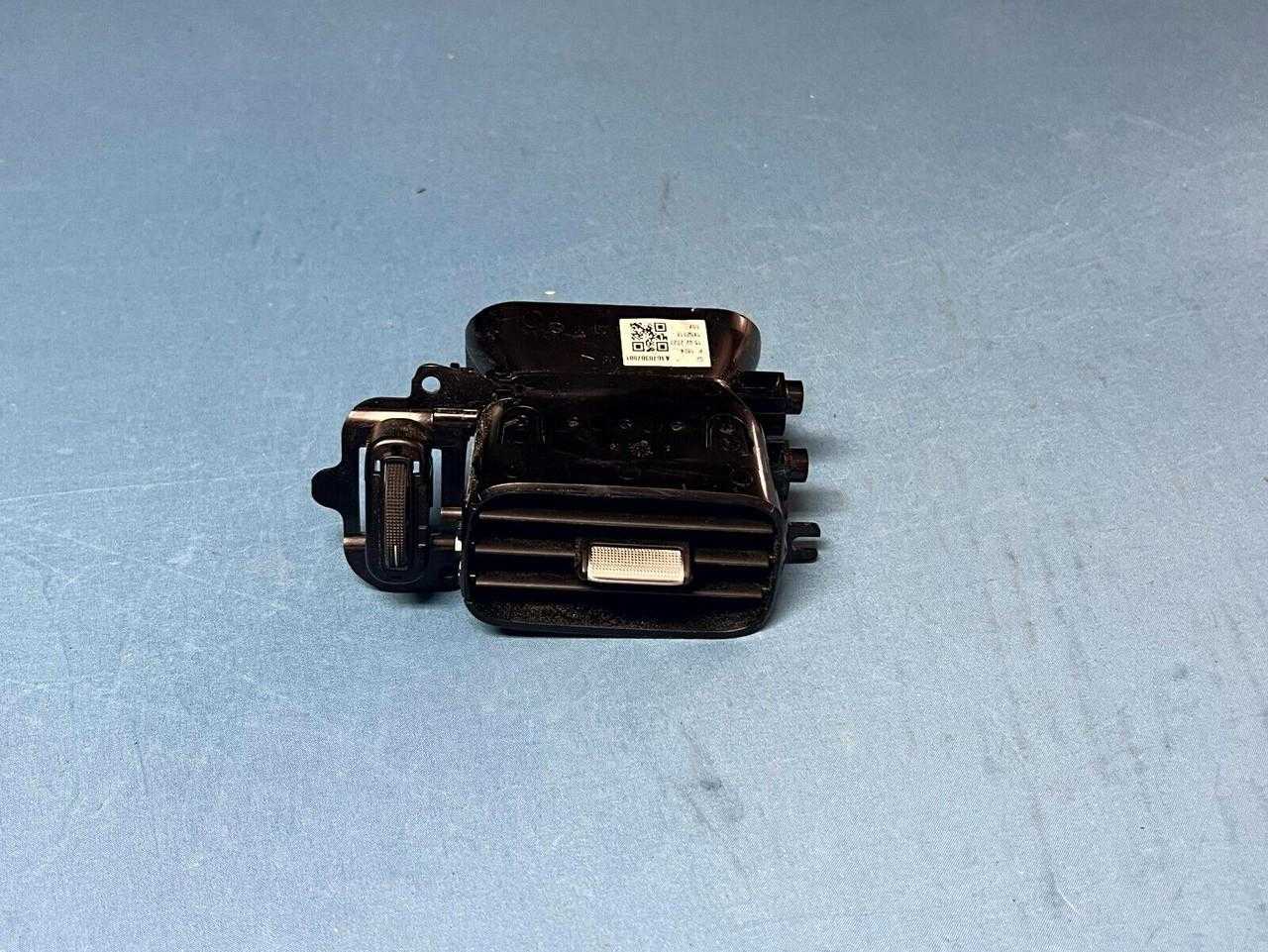 2020-2021 Mercedes-benz Gle Single Front Left Center Dash Air Vent 1678307801 OEM 2020-2021 Mercedes-benz Gle Single Front Left Center Dash Air Vent 1678307801 OEM