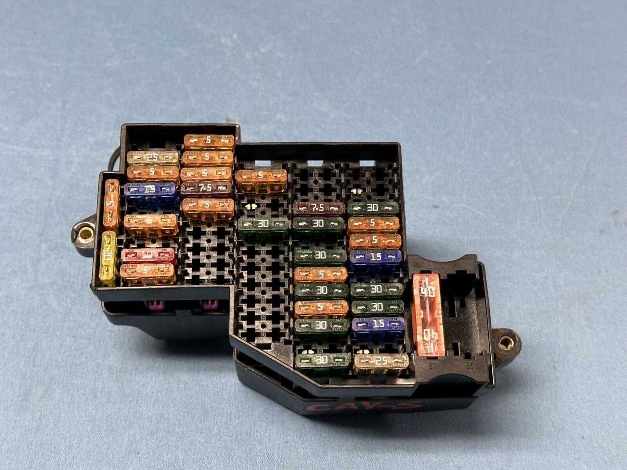 2015-2018 Porsche Cayenne Fuse Box Fuse Holder Slide 7p0941824c Oem 2015-2018 Porsche Cayenne Fuse Box Fuse Holder Slide 7p0941824c Oem