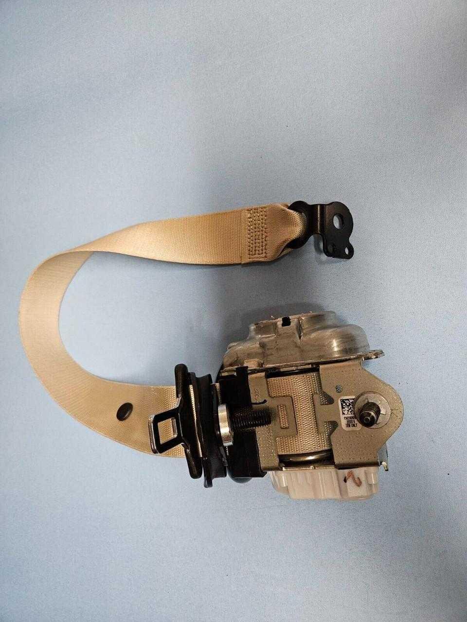 2020–2025 Mercedes GLE V167 Rear 2nd Row Left Seatbelt Beige 1678601300 OEM 2020–2025 Mercedes GLE V167 Rear 2nd Row Left Seatbelt Beige 1678601300 OEM