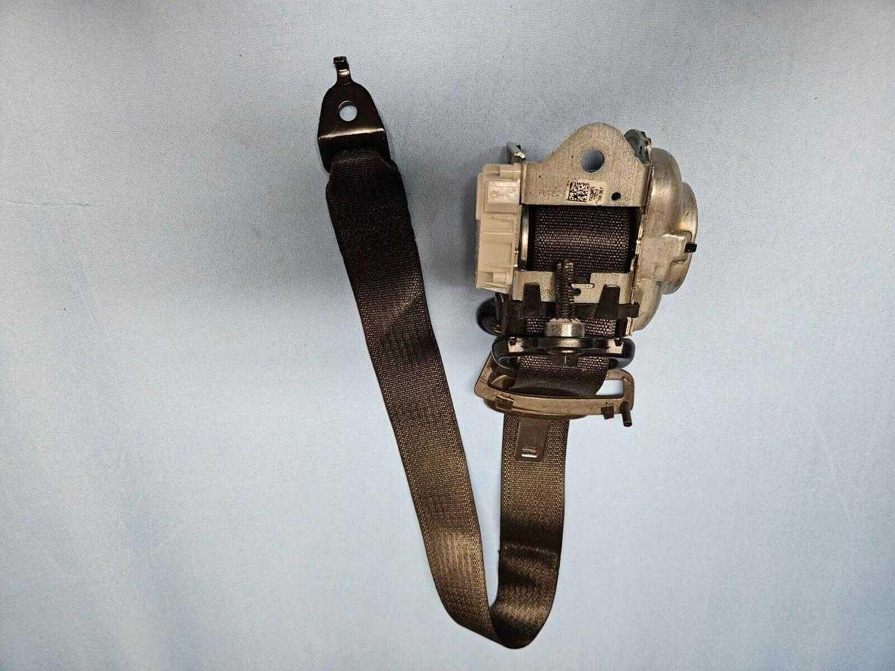 2021-2024 Ford Expedition REAR RIGHT 2nd Row Seatbelt Retractor Black Oem 2021-2024 Ford Expedition REAR RIGHT 2nd Row Seatbelt Retractor Black Oem