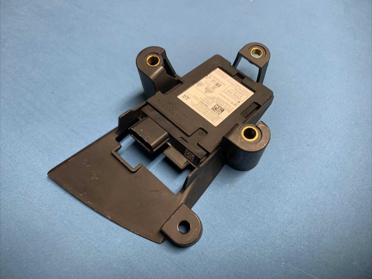 20-22 Honda Cr-v Right Passenger Side Blind Spot Radar Sensor & Backet Oem 20-22 Honda Cr-v Right Passenger Side Blind Spot Radar Sensor & Backet Oem