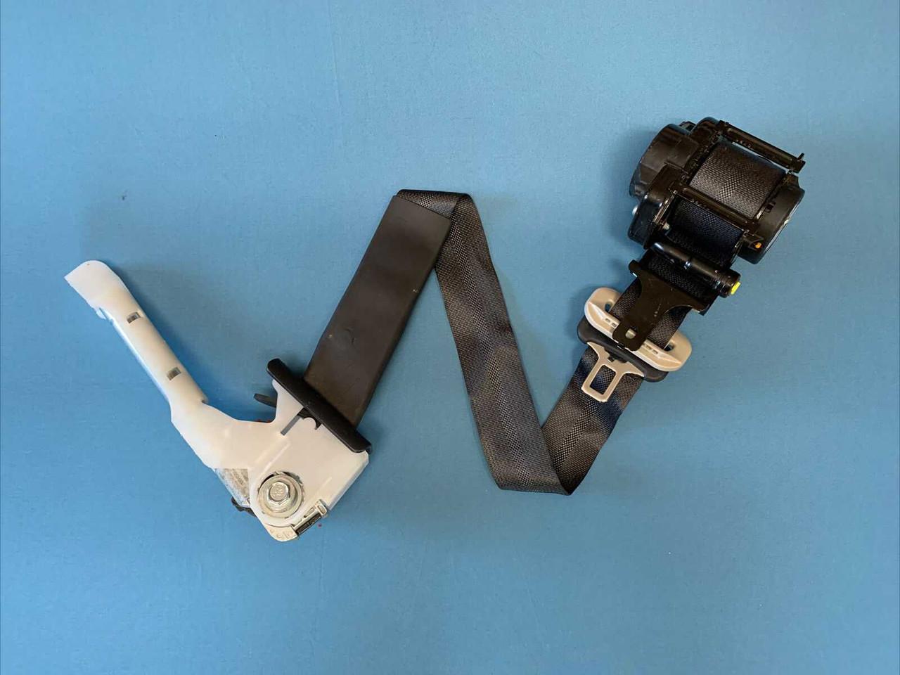 2019-2022 Nissan Altima Front Right Seatbelt Retractor Pretensioner OEM 2019-2022 Nissan Altima Front Right Seatbelt Retractor Pretensioner OEM