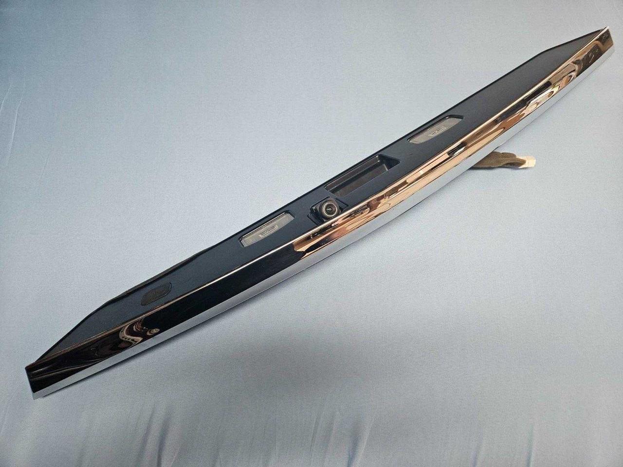 2014-2018 Acura Mdx Chrome Tail Finish Panel W/ Rearview Camera 7489atyra001c3 Oem 2014-2018 Acura Mdx Chrome Tail Finish Panel W/ Rearview Camera 7489atyra001c3 Oem