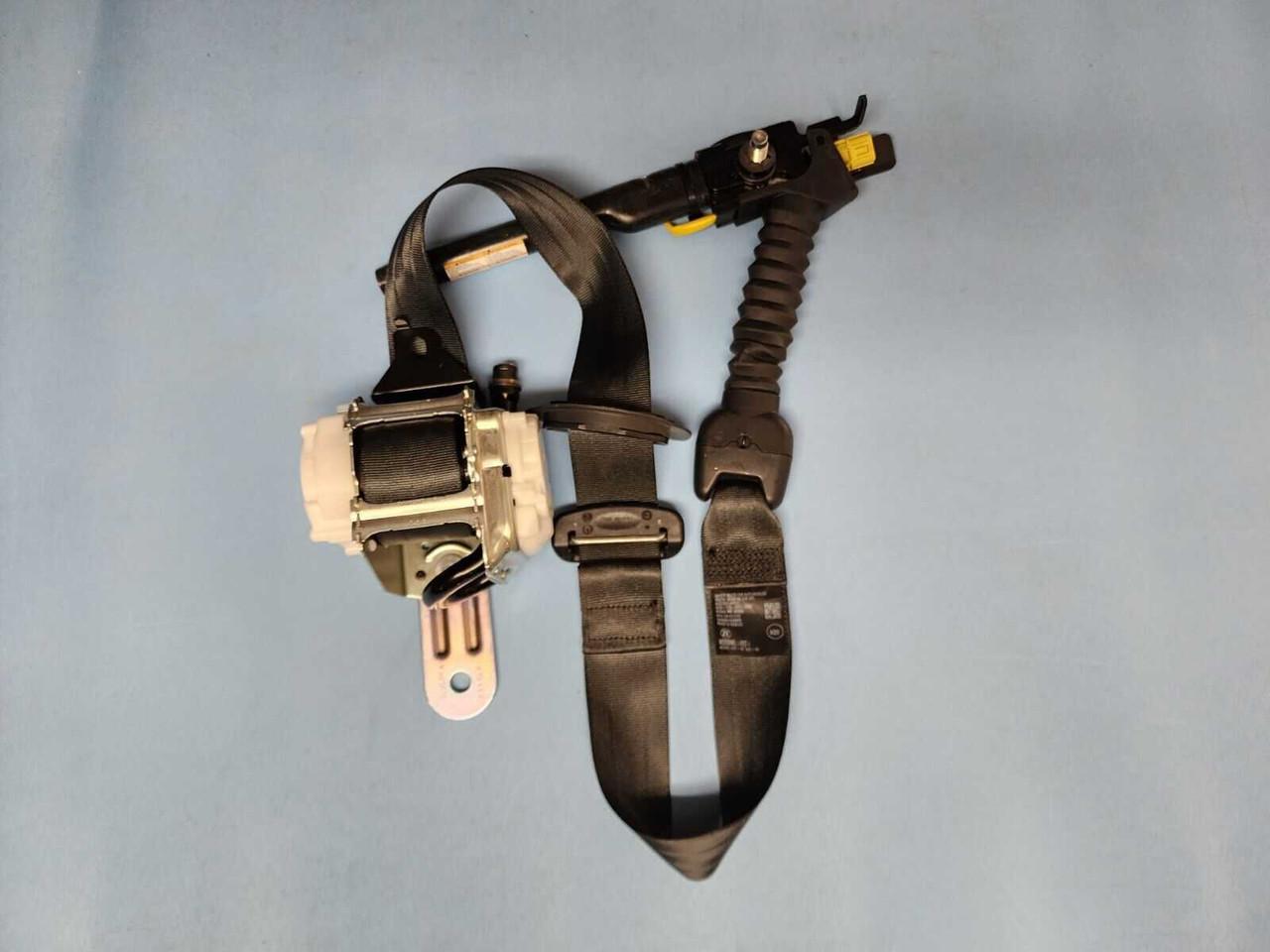 2022-2024 Honda Civic Front Right Seatbelt w/ Pretensioner Black OEM 2022-2024 Honda Civic Front Right Seatbelt w/ Pretensioner Black OEM