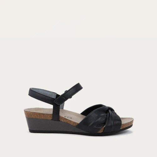 Women's Madame - Shiny Black Leather