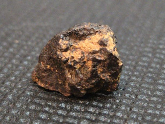 Davidite-(Ce), Petaca Mining District, New Mexico, USA under indoor light