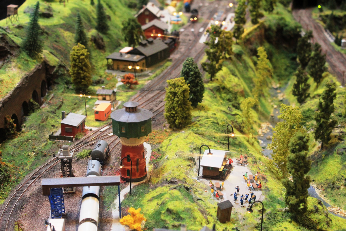 How to Build an Incredible Model Train Table