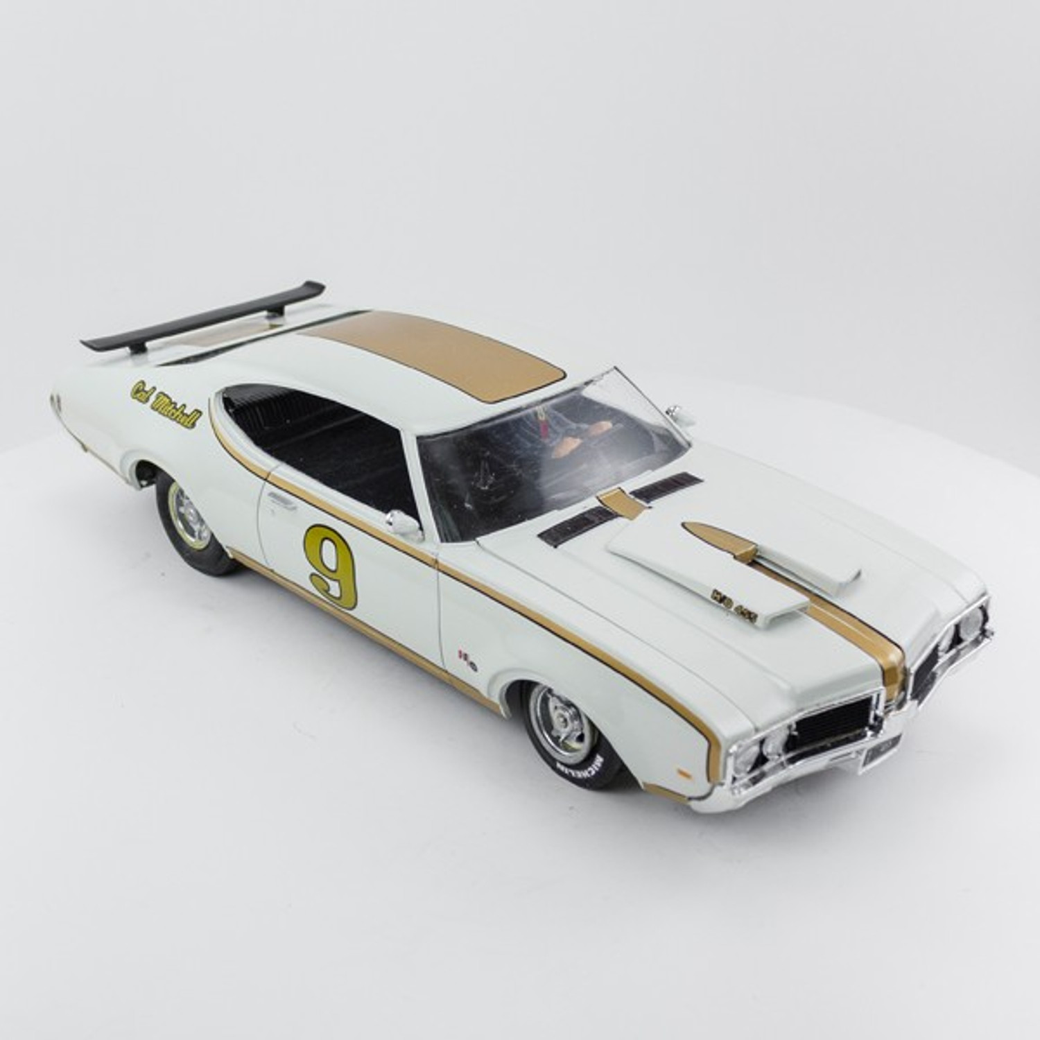 Stock Number: 16162 Gold on White 69 Old Cutlass 442 By Revell, Cox