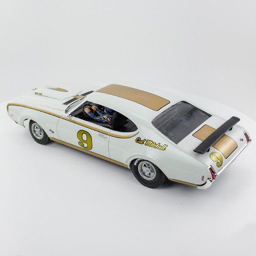 Stock Number: 16162 Gold on White 69 Old Cutlass 442 By Revell, Cox