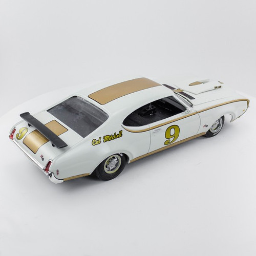 Stock Number: 16162 Gold on White 69 Old Cutlass 442 By Revell, Cox