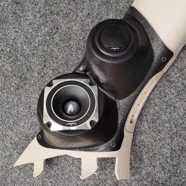 Custom Speaker Pods Single 3.5″ and Single Tweeter Speaker Pods for the A-Pillar of a 11-23 Dodge Durango-Jeep Grand Cherokee