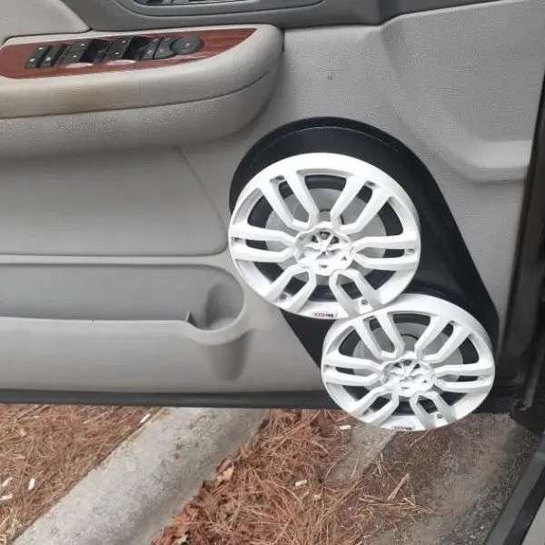 Custom Speaker Pods Dual 8″ Speakers Pods for the Front Door of a 07-09 GM Full Size Truck Upper Handle