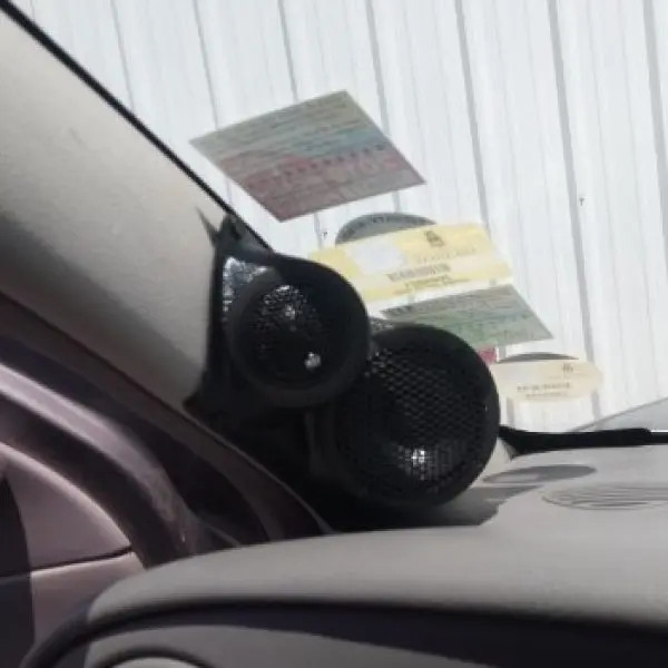 Single 3.5″ and Single Tweeter Speaker Pods for the A-Pillar of a 06-09 GM Envoy/Trailblazer SUV