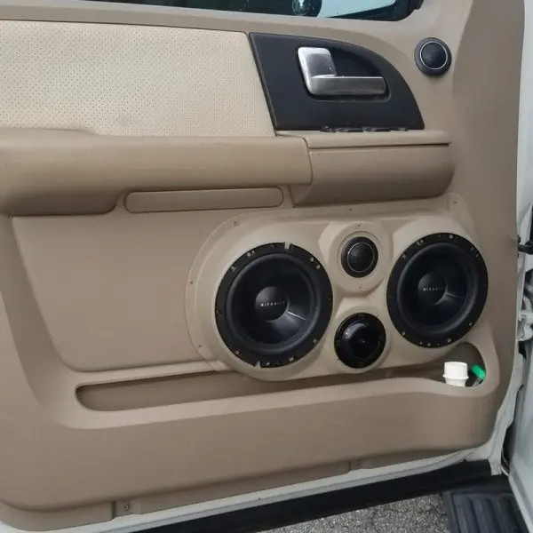 Dual 6.5″ and Dual 3.5″ Speaker Pods for the Front Door of a 03-