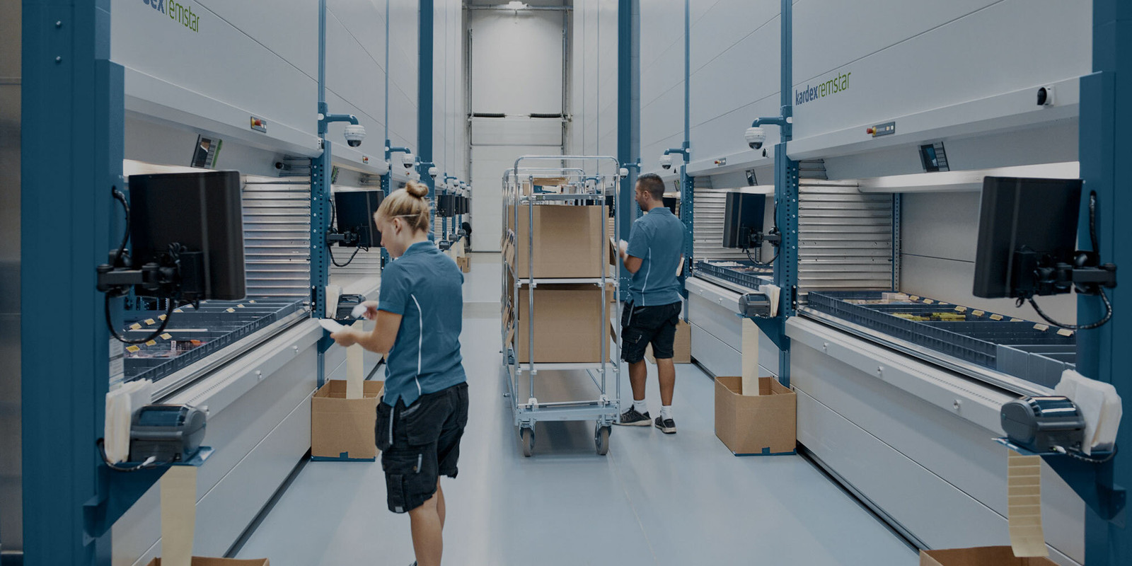 Verticle Lift Module system with operators picking from trays