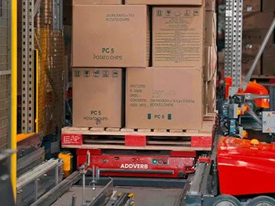 Pallet shuttle system in use