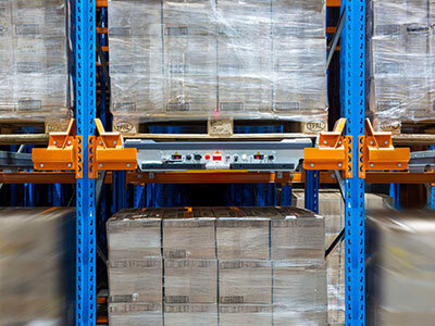 Pallet shuttle system in use