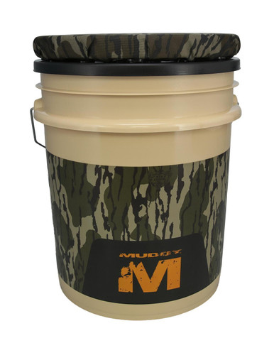 Muddy spin-top bucket in Mossy Oak Bottomland