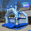 Castillo saltarín inflable con temática invernal