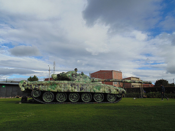Tanque T-72 Militar Aeroinflables lado