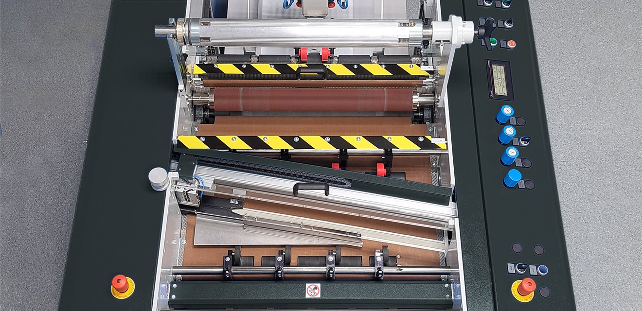 Top view of the L260 KC laminating section showing the cold-lamination cylinder and kiss-cut separation head