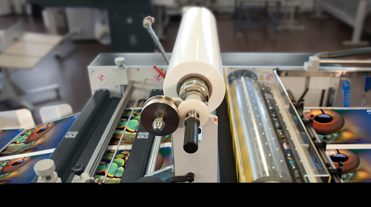 Laminating film roll and heated cylinder on a ZFP laminating line