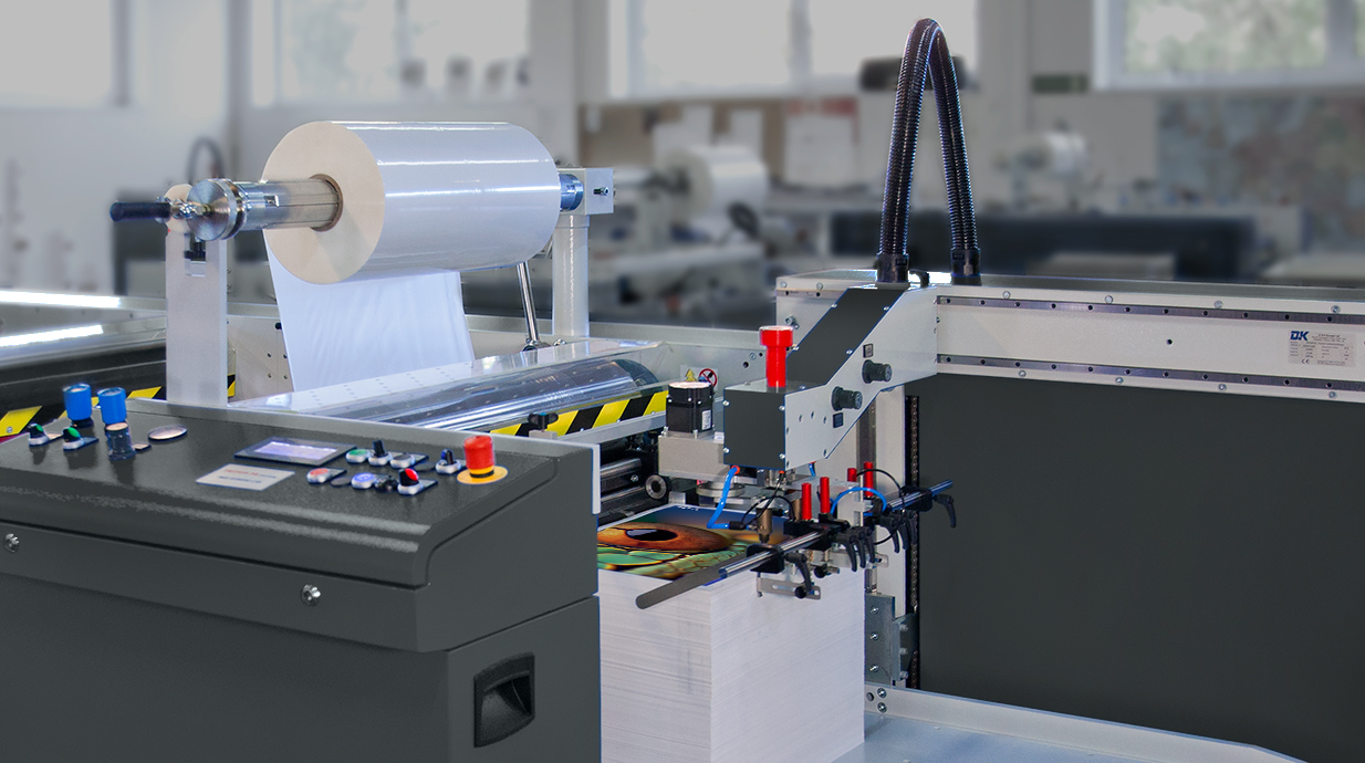 Four-suction feeder head on a ZFP B1 laminating line