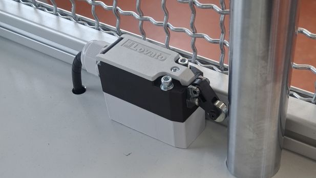 Hydraulic cylinder limit switch on the ZFP PH275 bookbinding press