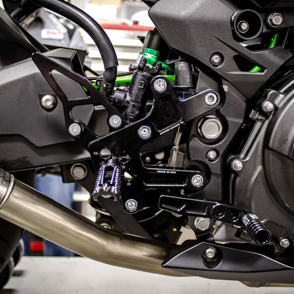 セット Driven TT Rearsets Kawasaki Z500 2024-2026