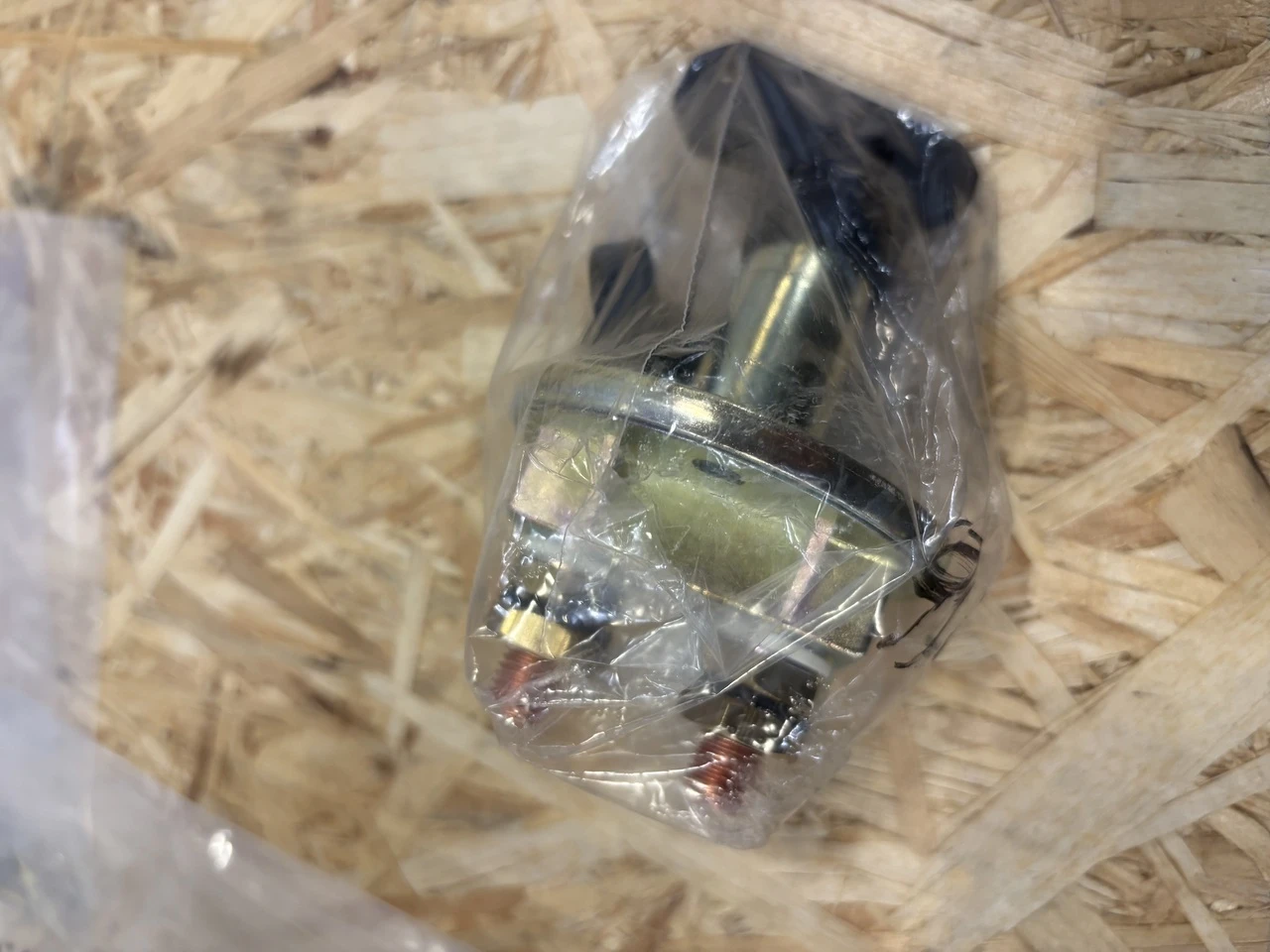8312130000092 : Battery on/off Switch