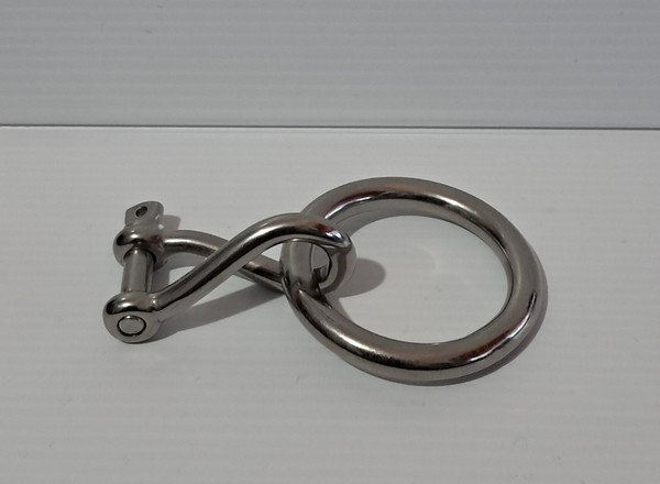 Halyard "O" ring and twist shackle