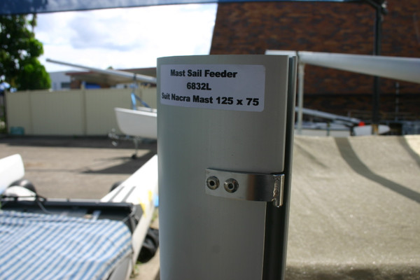 NCA nacra Sail mast feeder