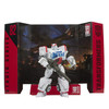 Removeable Backdrop: Removable backdrop displays Autobot Ratchet figure in the Cybertron Falls scene. Fans can use the backdrop and pose their figures in the scene with their own style.