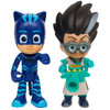 This dynamic Hero & Villain 2-pack features Catboy and Romeo as 8 cm (3 inch) poseable figures. Press down on Catboy's head to light up his amulet! Help Catboy to defeat the mischievous Romeo before he shrinks the city with his Small-Sizer invention!