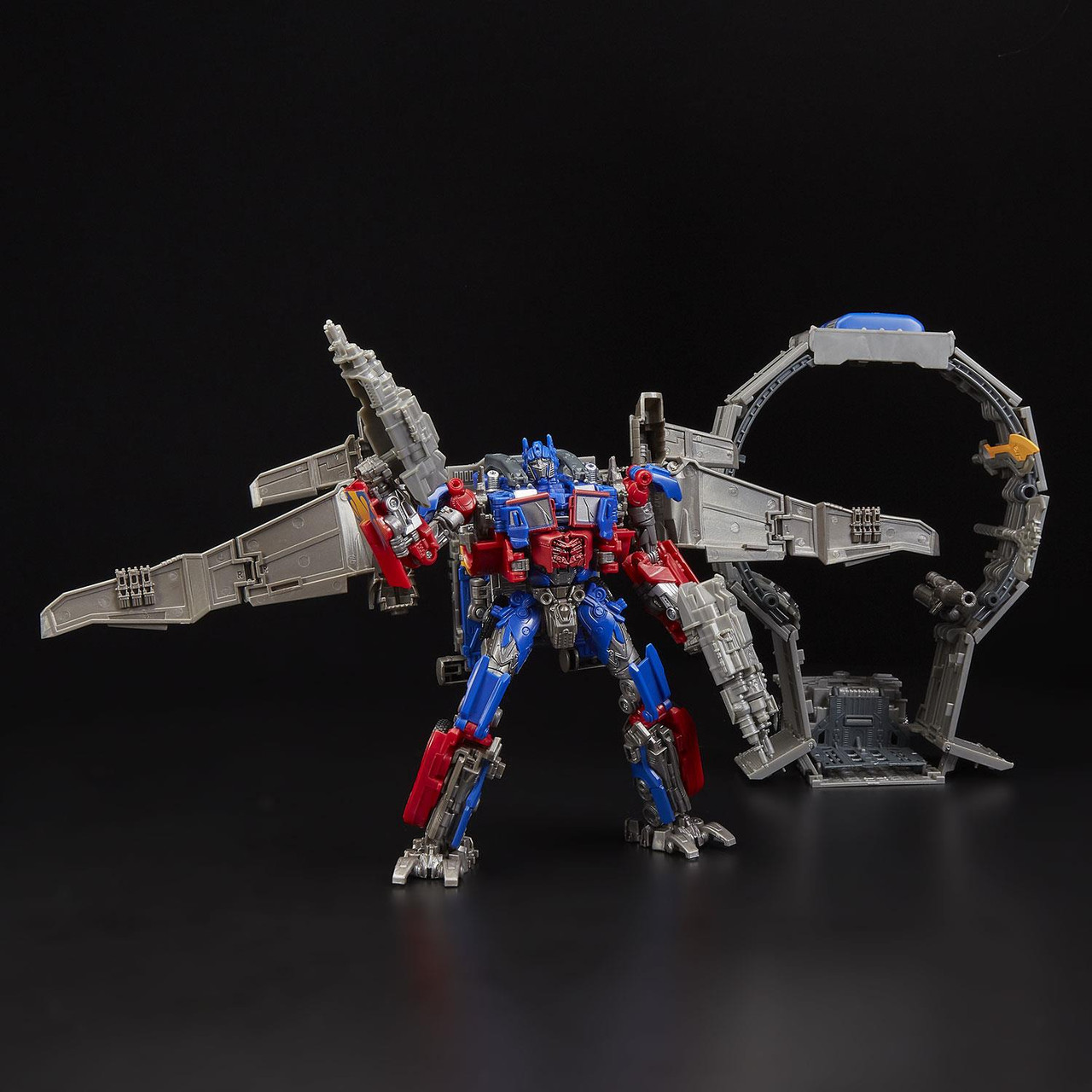 studio series optimus prime dark of the moon