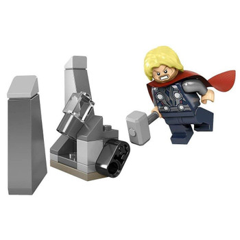 Help Thor break The Tesseract cube out of the rock formation in this 25-piece building set.