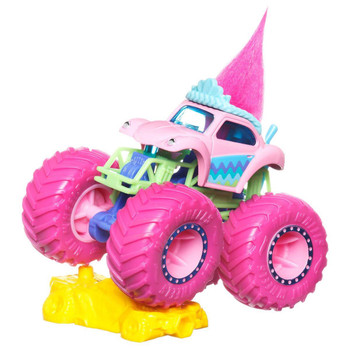 Poppy truck comes with a connect and crash car for immediate smashing action (styles vary)