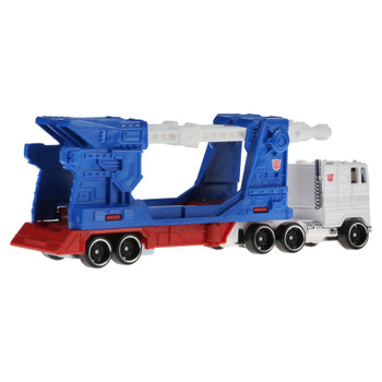 The Ultra Magnus hauler features the Autobot City Commander's signature colour scheme of red, white & blue