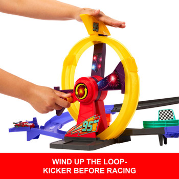 Wind up the loop-kicker, then lift to launch Lightning McQueen onto the set.