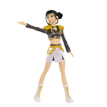 Zoey doll is ready to take the stage and show the world what she's made of in a true-to-movie look from her "Golden" performance