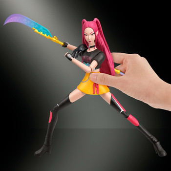 Mira figure is ready for epic adventures with 18 points of articulation, 2 additional faces and 2 additional hands
