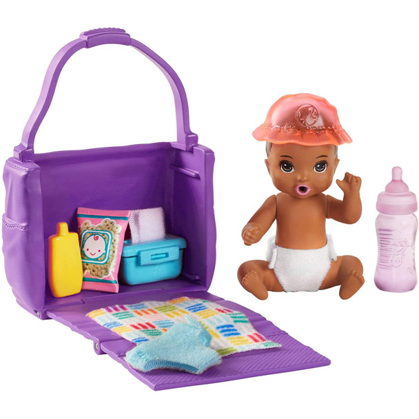 This set highlights feeding and nappy changing with a colour-change feature on the doll that kids can repeat over and over for wow moments and storytelling fun.