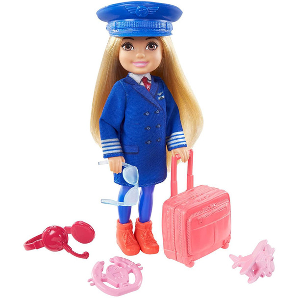 Chelsea™ doll loves trying on career roles just like her big sister, Barbie® doll!

